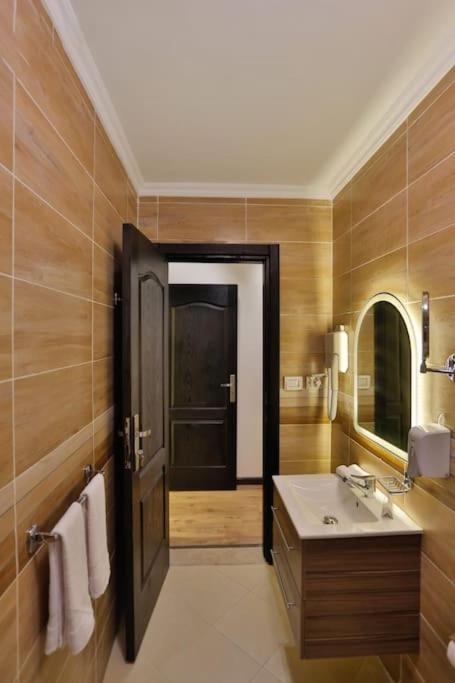 Parkside Boutique 3 Bbr Serviced Apartment - Ocean Blue - Near Airport Kaherah Luaran gambar